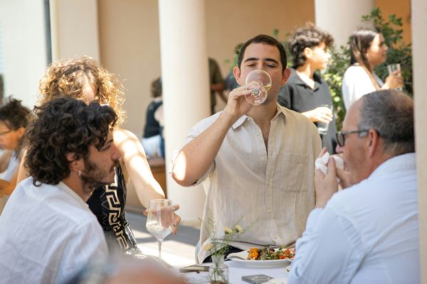 People drinking and eating in an outside space